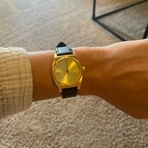 Nixon medium time teller watch